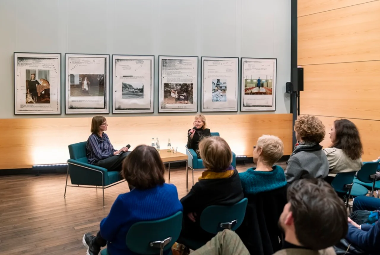 Britta Färber and artist Cornelia Schleime, Photo: Frederike van der Straeten Berliner Philharmoniker